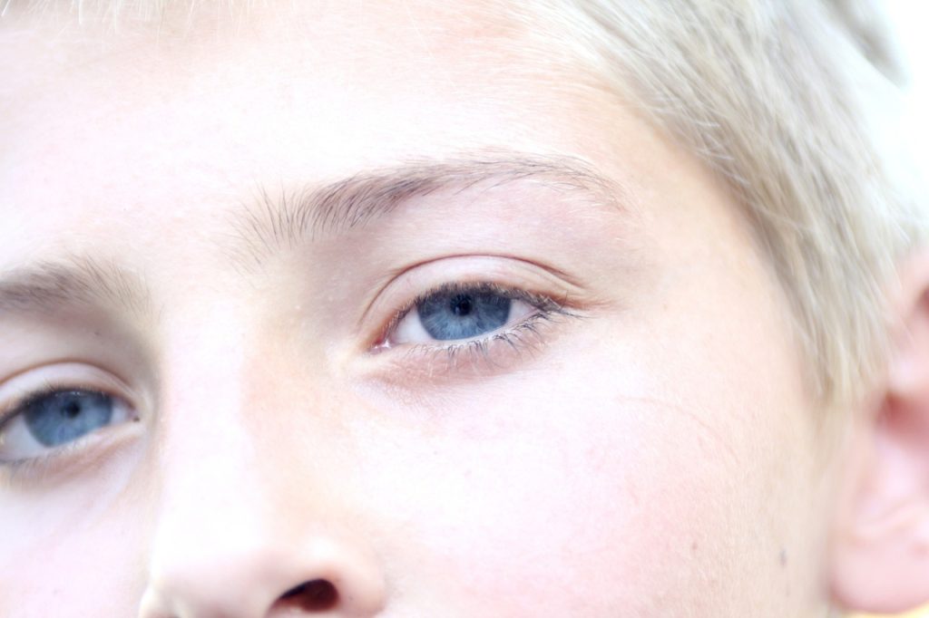 Tatouage sourcils blonds : tout ce que vous devez savoir